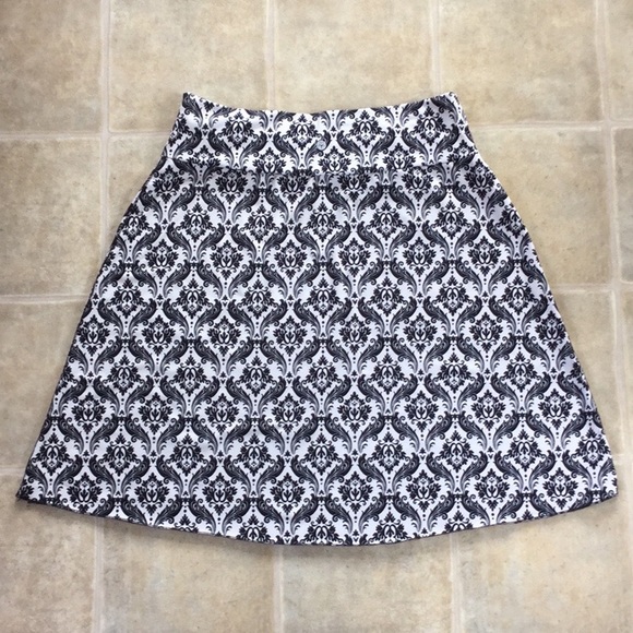Soybu - Pull On Skirt - Black and White Print - Picture 2 of 6